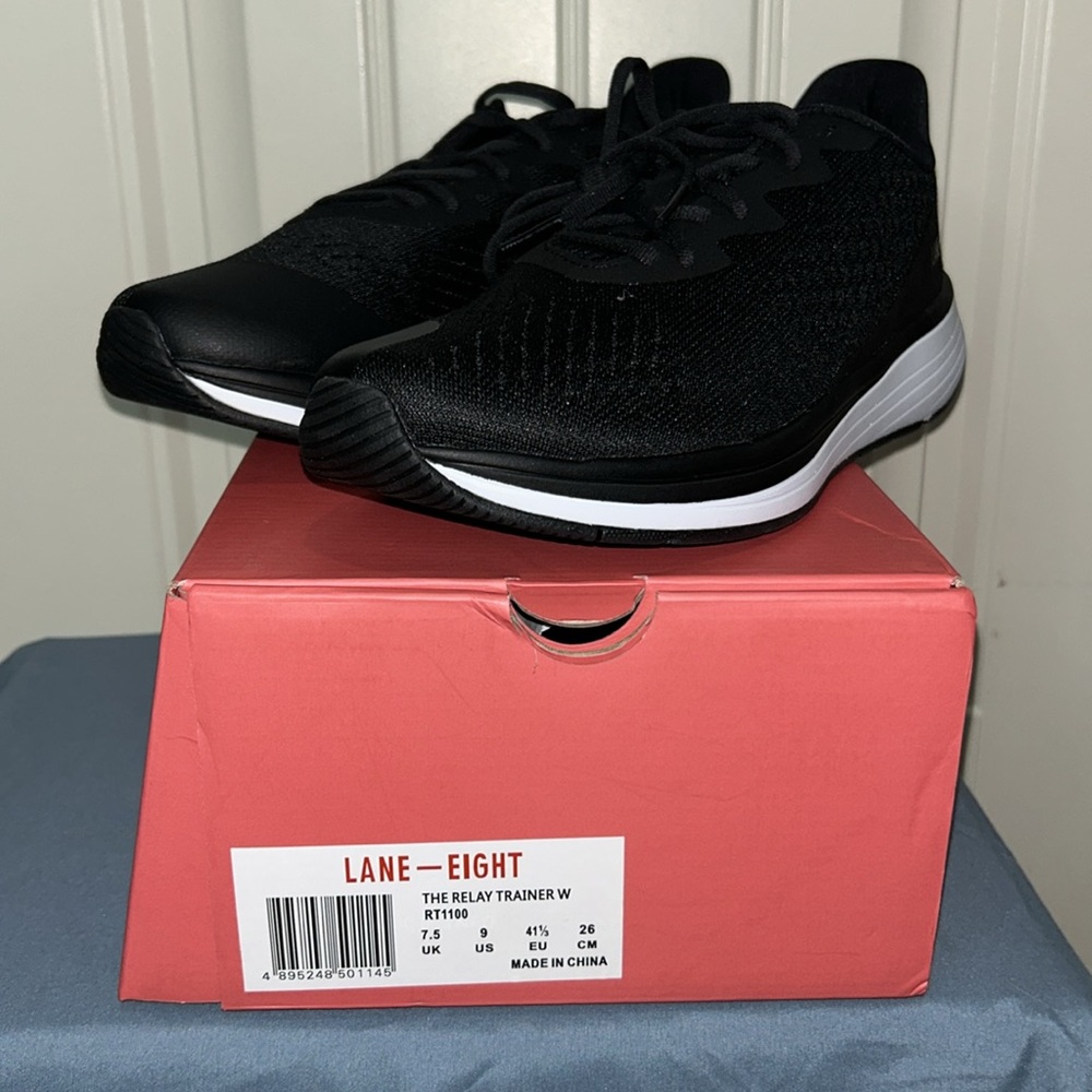 NIB Lane-Eight Women's Relay Trainer. - Picture 2 of 11